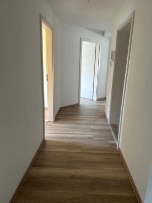 Große familienfreundliche Wohnung im Grünen mit kleinem Garten