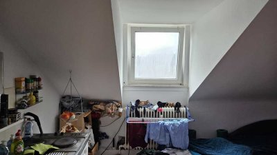 Kleines DG-Zimmer in Frankfurt Westend