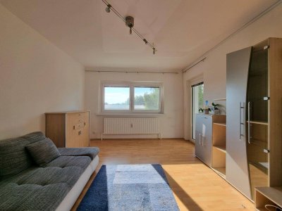 Helle 2-Zimmer-Wohnung mit Loggia &amp; Parkplatz – nahe Traisenpark und Seen