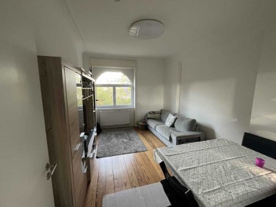 3-Zimmer-Altbauwohnung mit separater Einheit im Zwischengeschoss – modernisiert