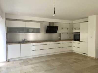 Gartenwohnung mit 2 Terrassen, Hobbyraum und 2 Einzelgaragen in München-Englschalking