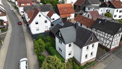Wohnhaus mit Ausbaupotenzial, Garten und großer Scheune