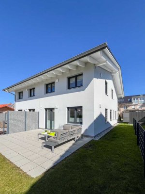 ERSTBEZUG: Moderne NEUBAU Doppelhaushälfte | 3 SZ+2 Bäder | Garten | Ruhige Lage