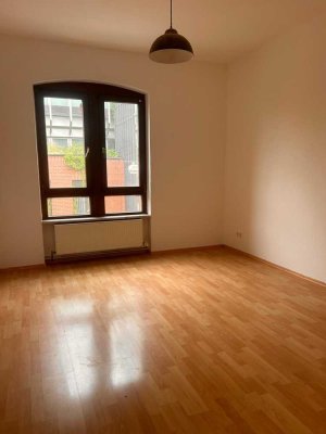 Freundliche, vollständig renovierte 3-Zimmer-Wohnung mit gehobener Innenausstattung zu vermieten