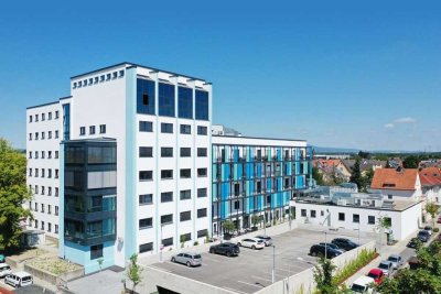 **Erstbezug 2-3 Zimmer-Wohnung mit Südbalkon und Fernblick auf die Frankfurter Skyline**