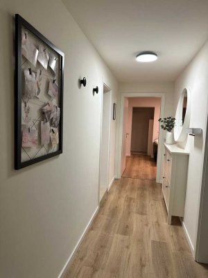 Erstbezug nach Sanierung: Möblierte 2,5-Zi.-Wohnung