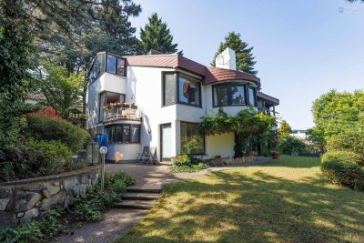 GROßZÜGIGER FAMILIENWOHNSITZ AM HEUBERG IN RUHELAGE MIT INDOORPOOL, WELLNESS, GARTEN &amp; WIEN-BLICK