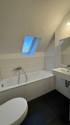 Dachgeschosswohnung in ruhiger, grüner Lage