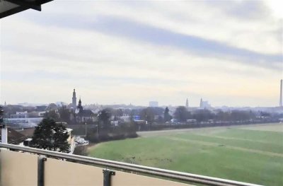 Hoch über den Dächern von Erlangen mit Blick ins Grüne