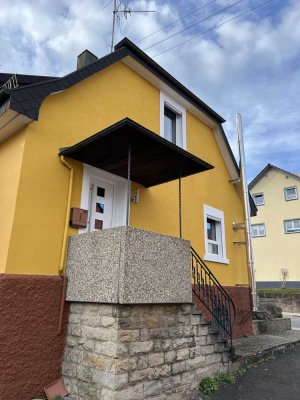 Attraktive Doppelhaushälfte in zentraler Lage