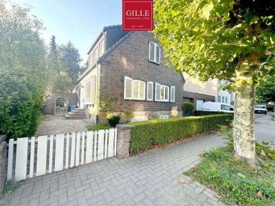 Kaarst-Büttgen: Saniertes & freistehendes EFH mit Garage, Stellplatz, Einbauküche u. Wintergarten