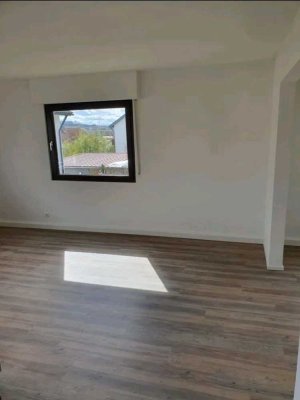 Ansprechende 5,5-Zimmer-Wohnung mit Balkon und Einbauküche in Ilsfeld