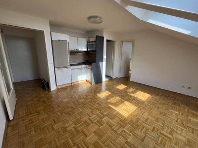 Charmante 2-Zi Dachgeschoßwohnung in Traun,