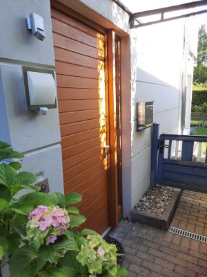 Helle 3-Zimmer-Wohnung mit gehobener Innenausstattung, Terrasse, Garten, Stellplätze