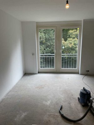 Neu sanierte3 Zimmer Wohnung, Balkon, Fahrstuhl, Fußbodenheizung, neue Bodenbeläge, in -Buchholz