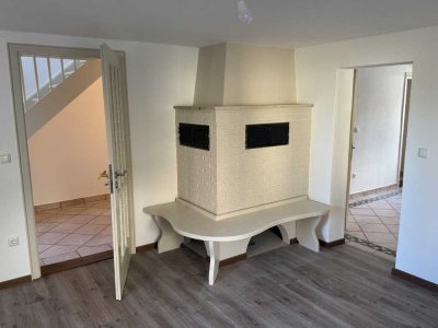 Saniertes Haus mit 6 Zimmern/Küche/Bad in Neusäß Ortsteil zu vermieten - Küche und Bad neu