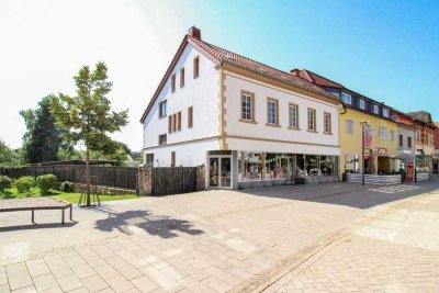NEUER PREIS! Zentrales Wohn- & Geschäftshaus in Brakel – Garten, Carport, Fassade & Heizung 2022 Neu