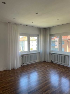 Stilvolle, sanierte 2-Zimmer-Wohnung mit Balkon in Würzburg