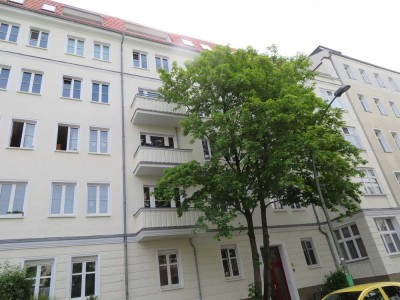 Samariterkiez: Stilvolle Altbauwohnung in zentraler Lage � 0172-3261193