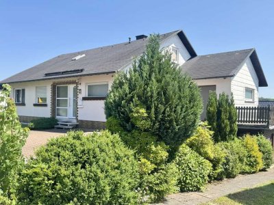 Einfamilienhaus mit Einliegerwohnung und Garage