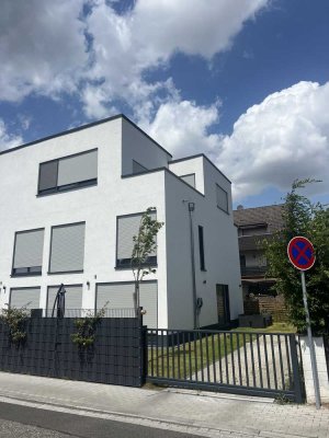 Großzügige 5-Zimmer-Gartenwohnung im Haus-Stil mit Wallbox & Hobbyraum – Maintal
