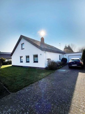 Büsum: Ruhig gelegenes Einfamilienhaus mit 6,5 Zimmer auf Eigenland