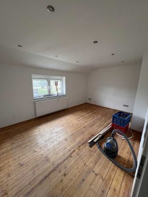 Charmantes Einfamilienhaus mit 600 qm Grundstück in Mannheim-Schönau zu vermieten