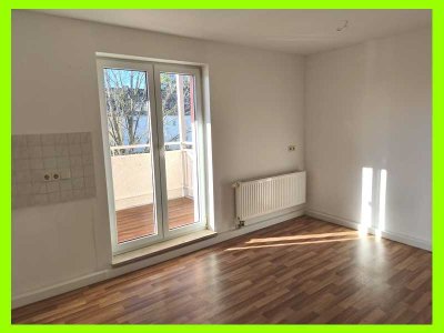 Moderne 3-Raum-Whg mit großer Wohnküche u. Südbalkon - Bad mit Wanne u. Fenster