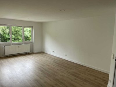 Sanierte 3-Zi-Wohnung mit Balkon und neuer EBK in Esslingen
