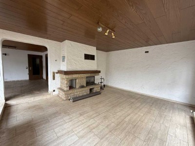 Großzügiges Zweifamilienhaus mit Einliegerwohnung in Aichtal - Sanierungsobjekt mit viel Potenzial