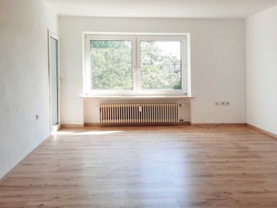 Aktuell in Renovierung: Ihre 3-Zimmer-Wohnung mit Balkon in Lemgo-Brake