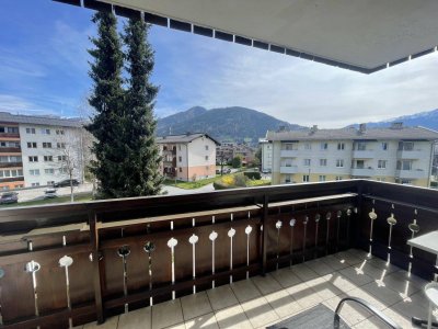 Helle Garçonnière mit Balkon und Bergblick im beliebten Schüttdorf