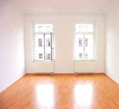 Lichtdurchflutete, große 3-Zimmer-Wohnung mit Balkon und Grünblick in Toplage des Zentrum-Nord