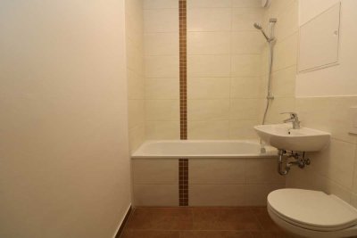 3...2...1...meins...neu sanierte 2-RW mit Wanne & Balkon!!!