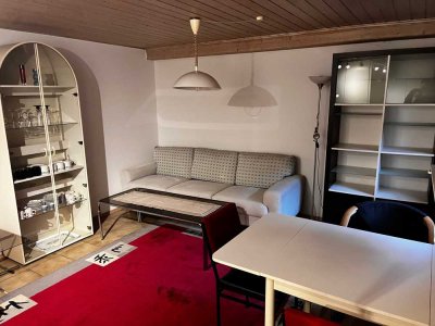 Schöne Souterrain Wohnung (möbliert)