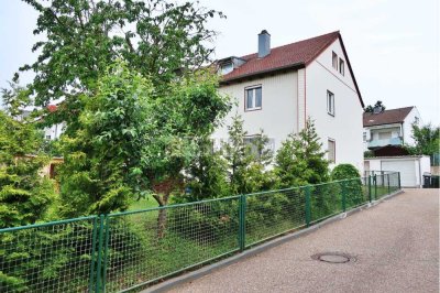 Reiheneckhaus mit großem sonnigen Südgarten und zwei Garagen