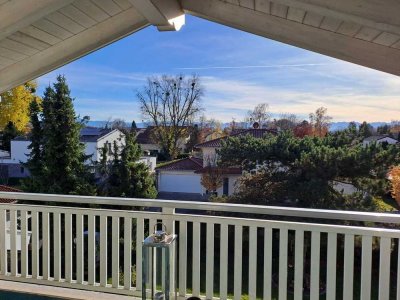 Panoramabergblick in bester Wohnlage- exklusive 3-Zimmer-DG-Wohnung mit Gartenanteil