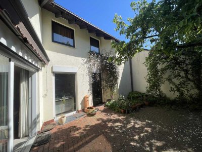 SCHWIND IMMOBILIEN - exklusive Doppelhaushälfte mit Galerie und großem Grundstück in Laubenheim
