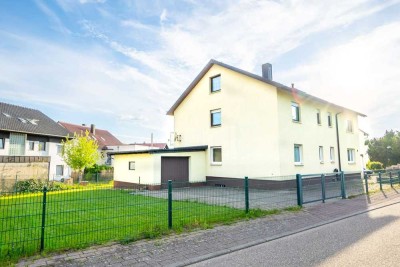 NEU: Renovierungsbedürftiges Zweifamilienhaus mit tollem Garten (2x 4 Zimmer Wohnungen)