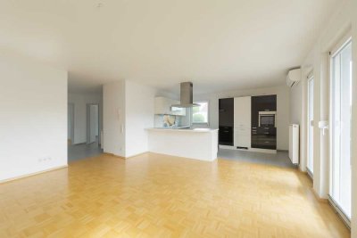 Moderne Erdgeschosswohnung mit Einbauküche, Terrasse, Garage und Klimaanlage