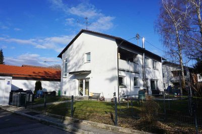 Großzügiges Zweifamilienhaus mit 2 Garagen in Bestlage in Hohenbrunn
