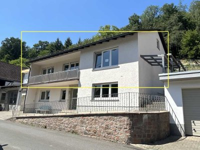 Ortsrandlage in Waldnähe – Große 4-Zimmer-Obergeschosswohnung mit Balkon, Garten und Garage!