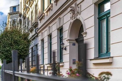 Außen Gründerzeit & Innen Neubau I 2 Zimmer I geräumige Küche mit Einbauküche I Balkon