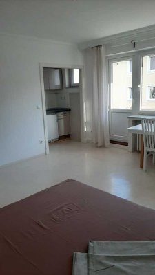 Teilmöblierte  renovierte 1-Zimmer-Wohnung mit Balkon und Einbauküche in Bremen