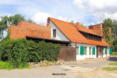 Vielseitige Hofstelle mit Wohnhaus, Stallgebäude und großzügigen Nutzflächen