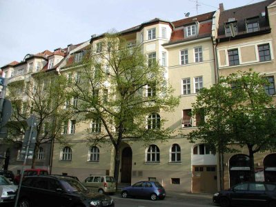 4-Zimmer - Charmante helle Altbau Wohnung, 80m vom Rotkreuzplatz