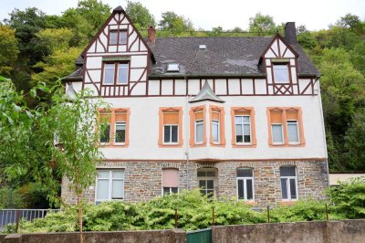 RESERVIERT - Charmantes Zweifamilienhaus