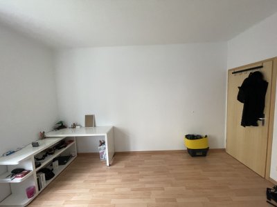 Frisch sanierte Wohnung mit Spül- & Waschmaschine für eine WG