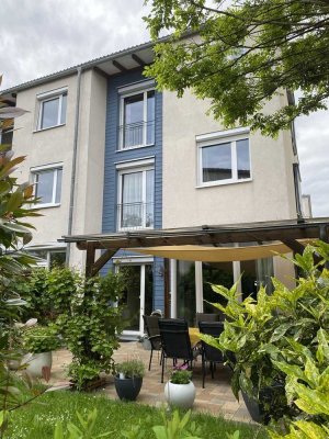 Großzügiges Familien - Reihenendhaus mit Loggia in Eschersheim