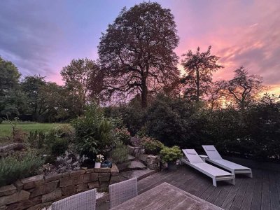 Außergewöhnliche Maisonettewohnung auf historischem Gutshof in Kölner Westen - teilmöbliert